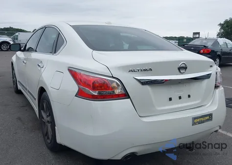 2015 Nissan Altima 2.5 Sv z USA, uszkodzony, nr VIN 1N4AL3AP0FC189285